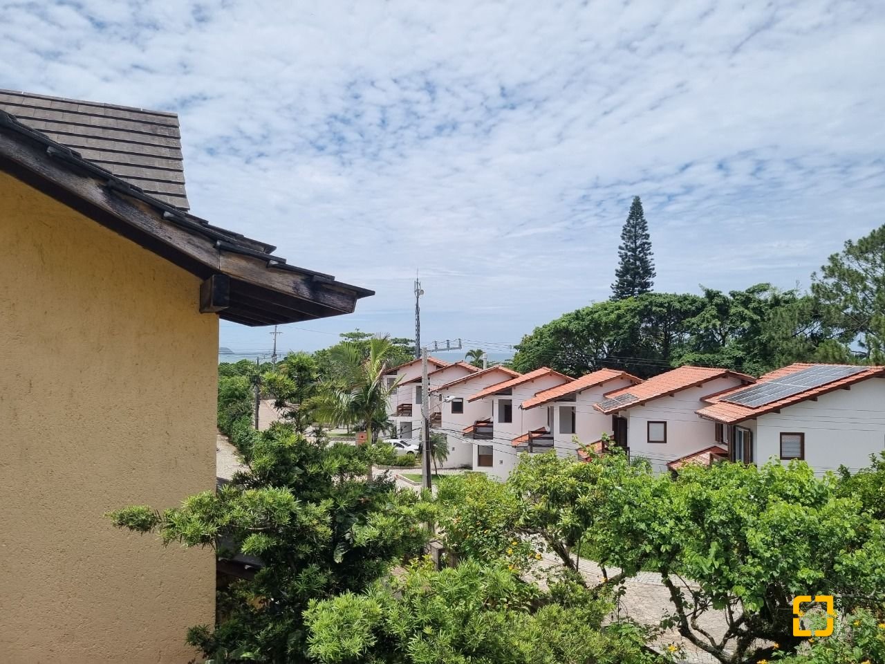 Casa de Condomínio com 400m², 6 quartos (sendo 6 suítes), 2 garagens, no bairro Barra da Lagoa em Florianópolis