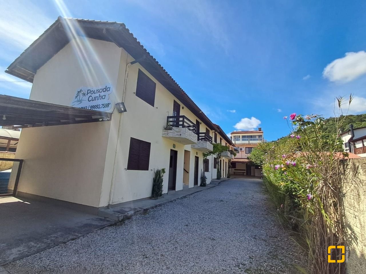 Hotel com 500m², 12 quartos (sendo 12 suítes), 11 garagens, no bairro Canasvieiras em Florianópolis