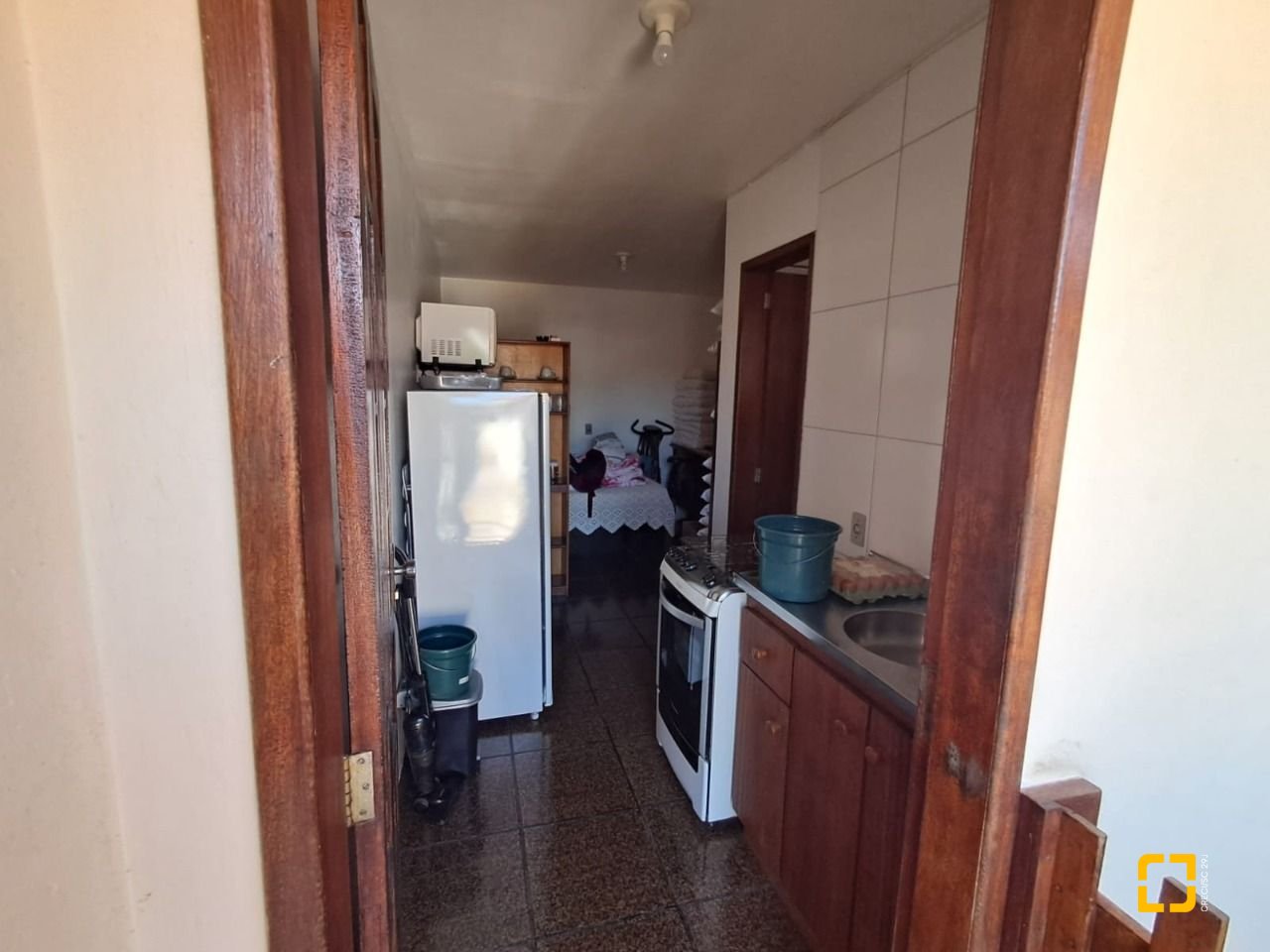 Hotel com 500m², 12 quartos (sendo 12 suítes), 11 garagens, no bairro Canasvieiras em Florianópolis
