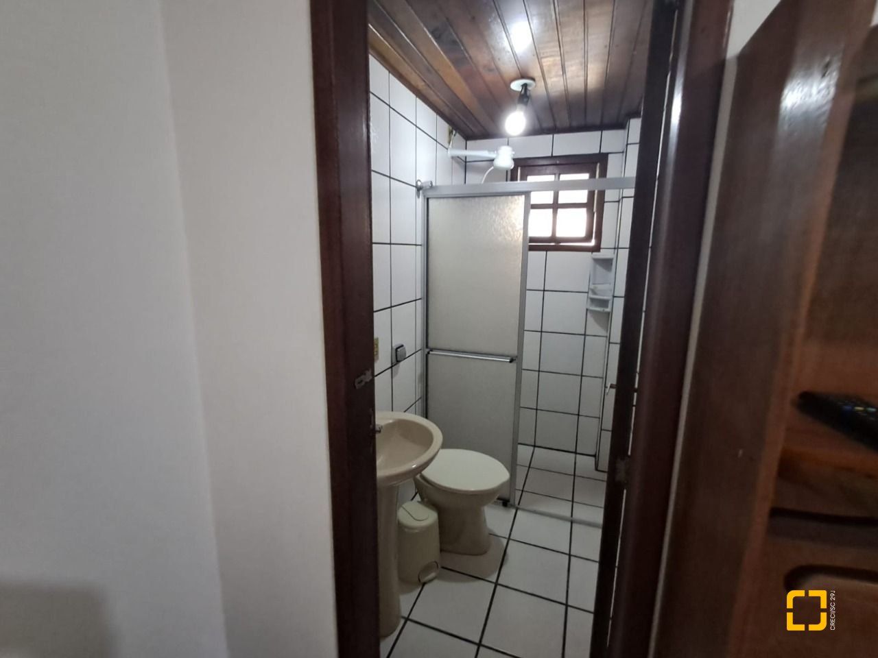 Hotel com 500m², 12 quartos (sendo 12 suítes), 11 garagens, no bairro Canasvieiras em Florianópolis