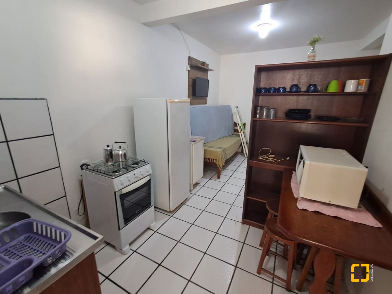 Hotel com 500m², 12 quartos (sendo 12 suítes), 11 garagens, no bairro Canasvieiras em Florianópolis