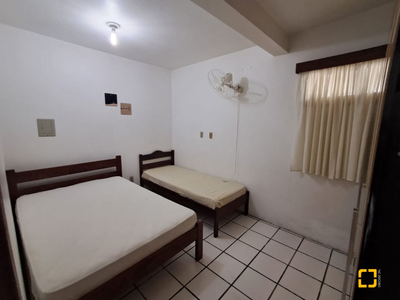 Hotel com 500m², 12 quartos (sendo 12 suítes), 11 garagens, no bairro Canasvieiras em Florianópolis