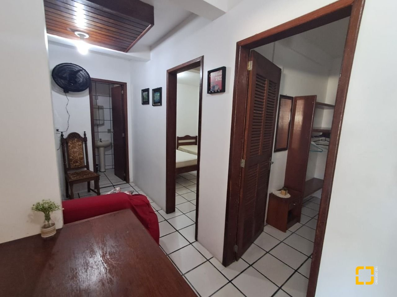 Hotel com 500m², 12 quartos (sendo 12 suítes), 11 garagens, no bairro Canasvieiras em Florianópolis