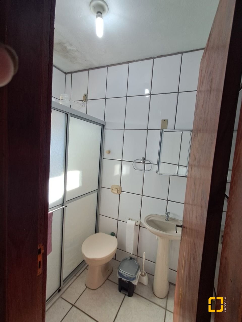 Hotel com 500m², 12 quartos (sendo 12 suítes), 11 garagens, no bairro Canasvieiras em Florianópolis