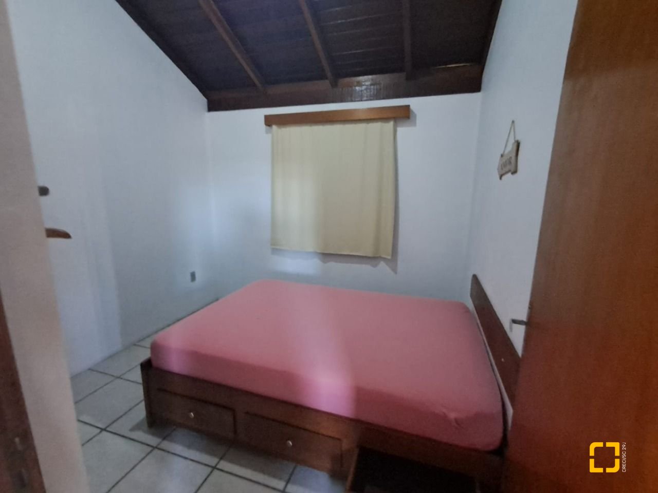 Hotel com 500m², 12 quartos (sendo 12 suítes), 11 garagens, no bairro Canasvieiras em Florianópolis
