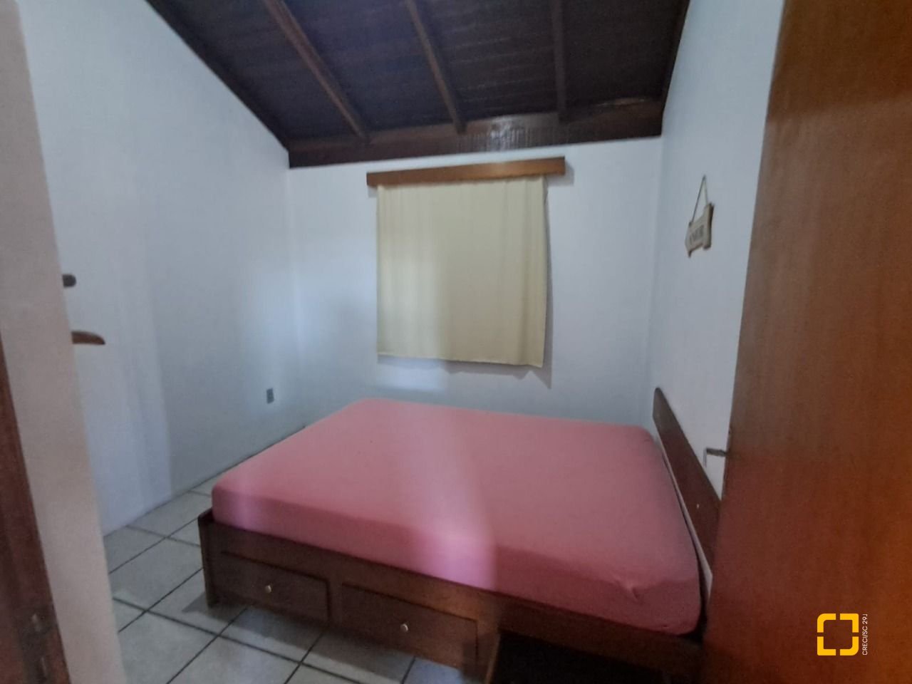 Hotel com 500m², 12 quartos (sendo 12 suítes), 11 garagens, no bairro Canasvieiras em Florianópolis