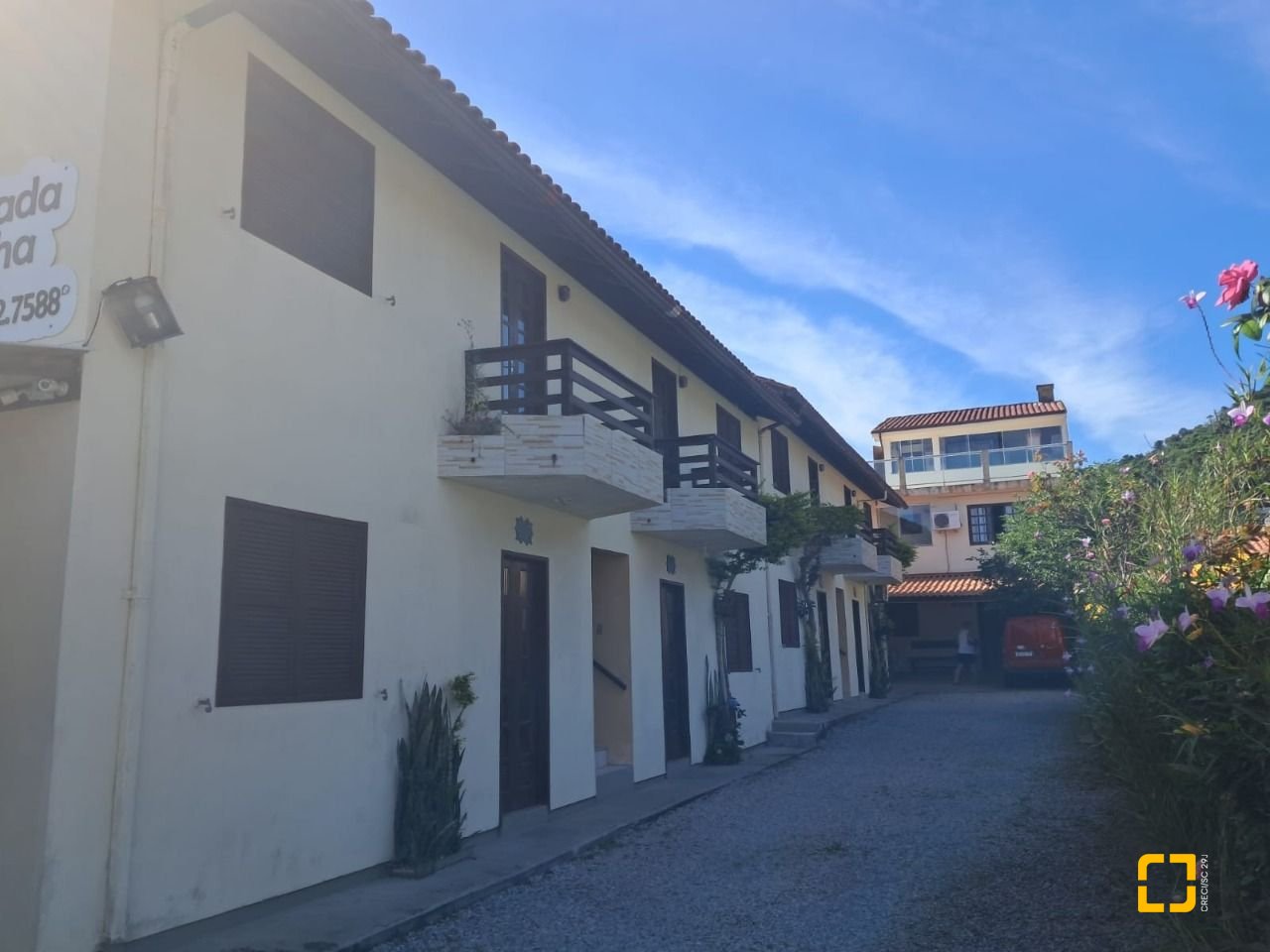 Hotel com 500m², 12 quartos (sendo 12 suítes), 11 garagens, no bairro Canasvieiras em Florianópolis