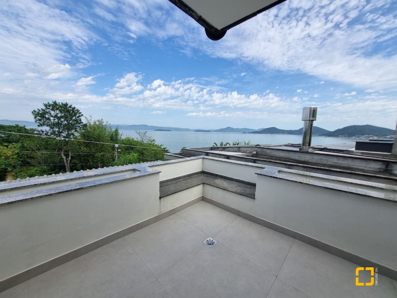 Casa de Condomínio com 392m², 8 quartos (sendo 4 suítes), 5 garagens, no bairro Cacupé em Florianópolis