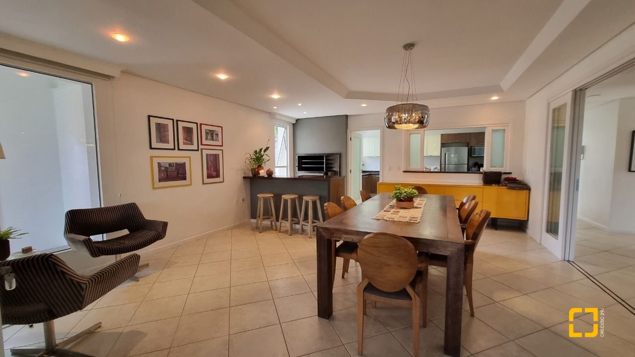 Casa de Condomínio com 392m², 8 quartos (sendo 4 suítes), 5 garagens, no bairro Cacupé em Florianópolis