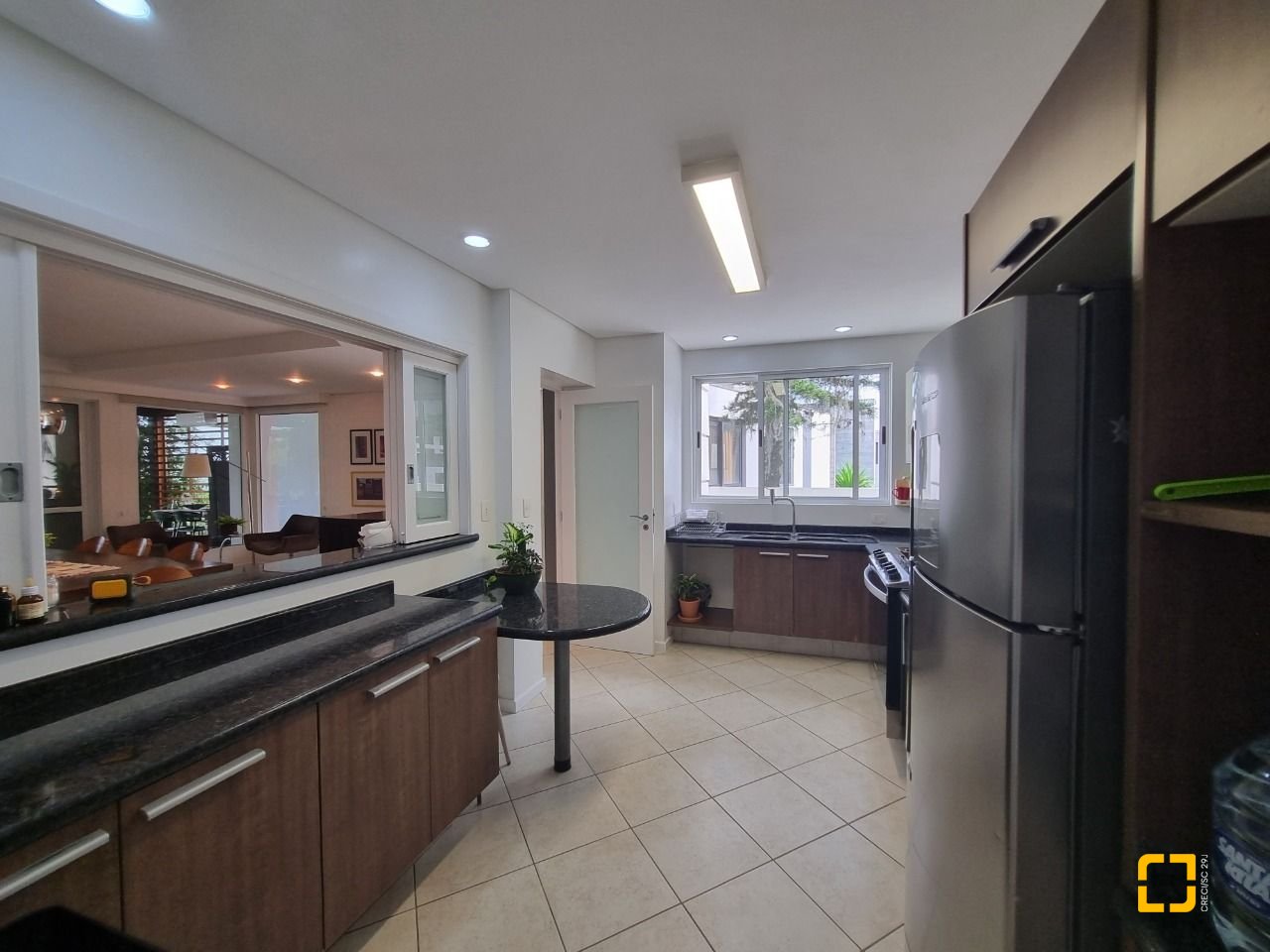 Casa de Condomínio com 392m², 8 quartos (sendo 4 suítes), 5 garagens, no bairro Cacupé em Florianópolis