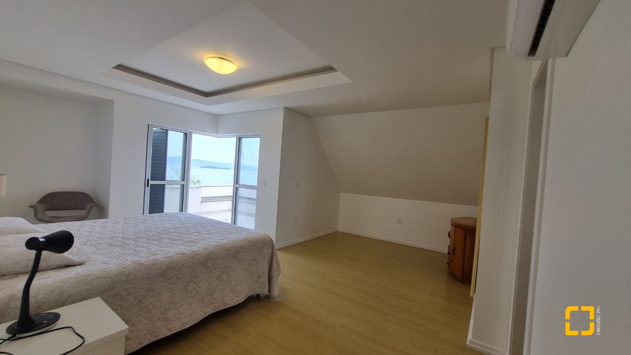 Casa de Condomínio com 392m², 8 quartos (sendo 4 suítes), 5 garagens, no bairro Cacupé em Florianópolis