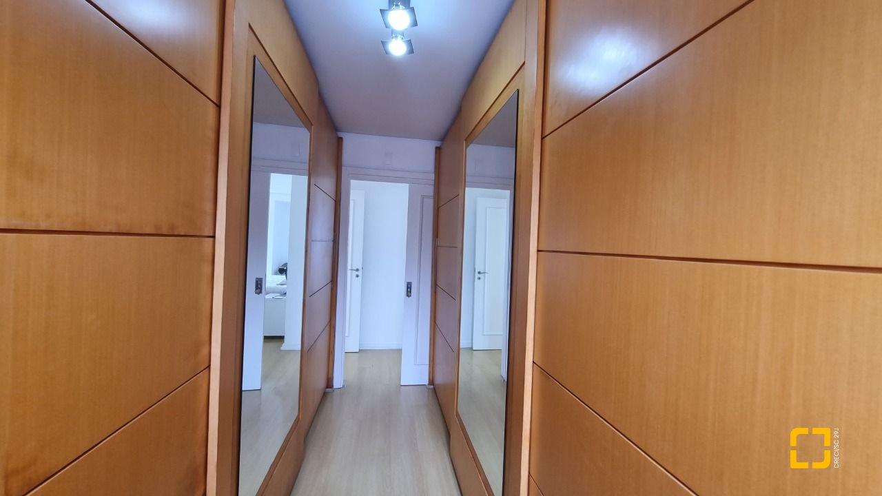 Casa de Condomínio com 392m², 8 quartos (sendo 4 suítes), 5 garagens, no bairro Cacupé em Florianópolis