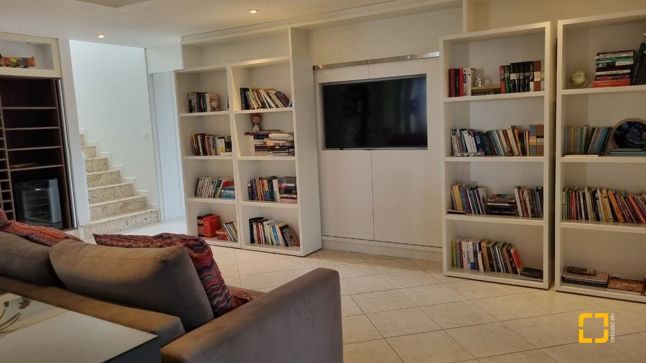 Casa de Condomínio com 392m², 8 quartos (sendo 4 suítes), 5 garagens, no bairro Cacupé em Florianópolis