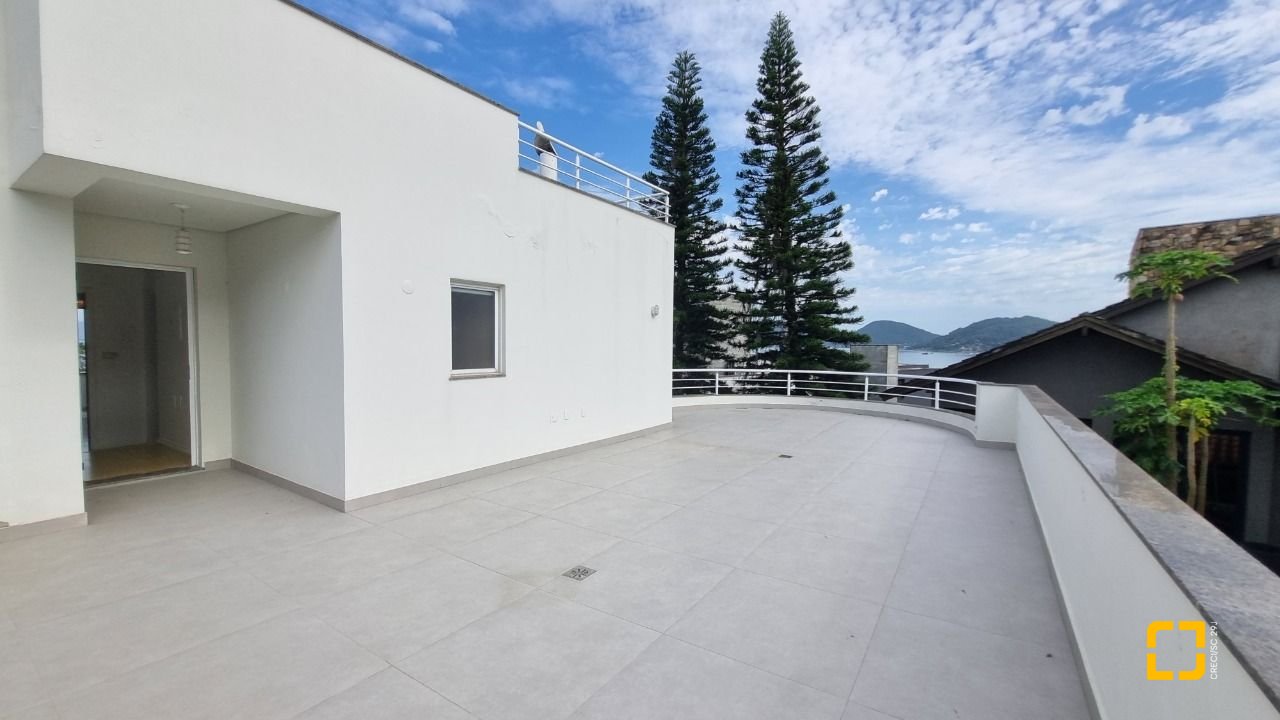 Casa de Condomínio com 392m², 8 quartos (sendo 4 suítes), 5 garagens, no bairro Cacupé em Florianópolis
