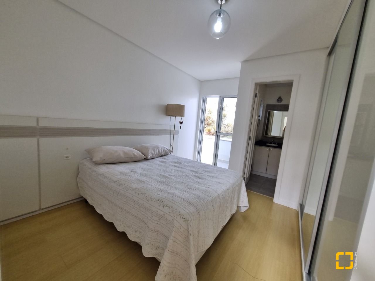 Casa de Condomínio com 392m², 8 quartos (sendo 4 suítes), 5 garagens, no bairro Cacupé em Florianópolis