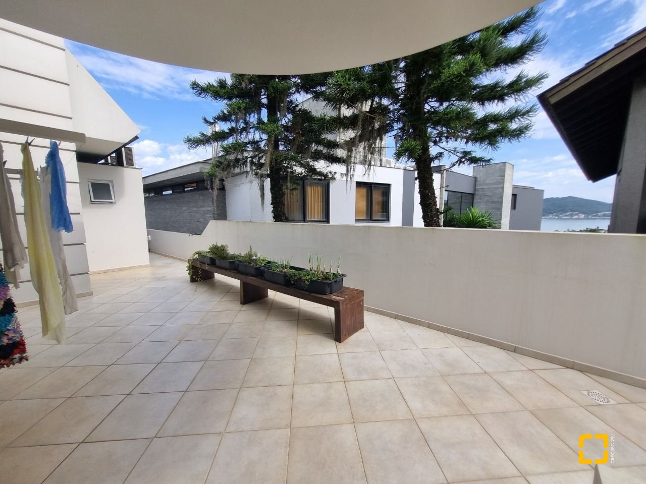 Casa de Condomínio com 392m², 8 quartos (sendo 4 suítes), 5 garagens, no bairro Cacupé em Florianópolis