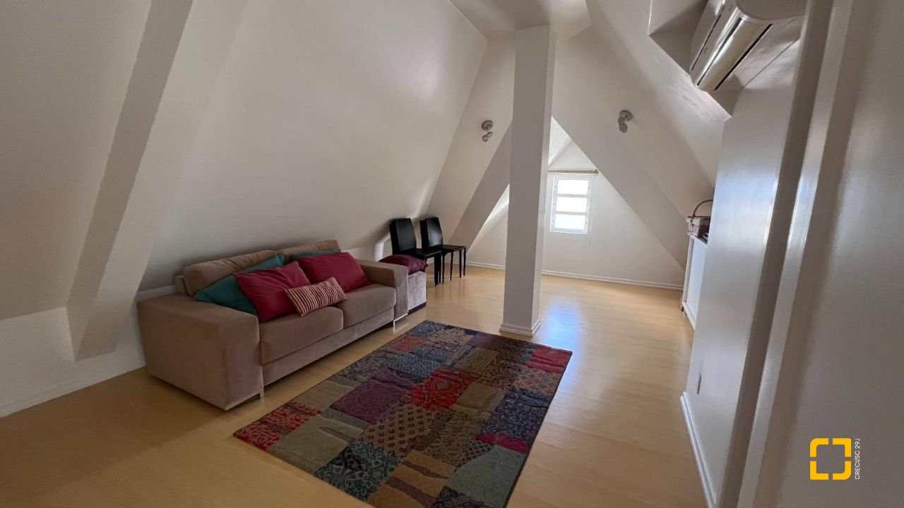 Casa de Condomínio com 392m², 8 quartos (sendo 4 suítes), 5 garagens, no bairro Cacupé em Florianópolis