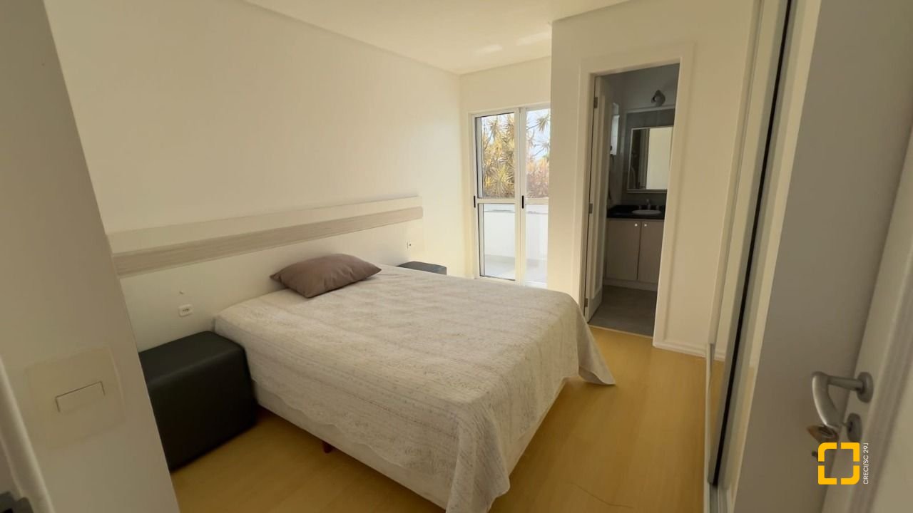 Casa de Condomínio com 392m², 8 quartos (sendo 4 suítes), 5 garagens, no bairro Cacupé em Florianópolis