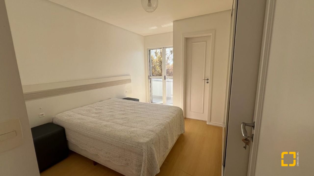 Casa de Condomínio com 392m², 8 quartos (sendo 4 suítes), 5 garagens, no bairro Cacupé em Florianópolis