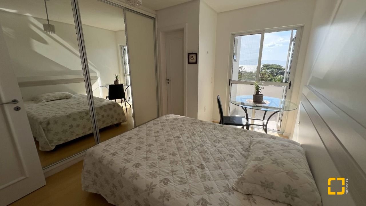 Casa de Condomínio com 392m², 8 quartos (sendo 4 suítes), 5 garagens, no bairro Cacupé em Florianópolis