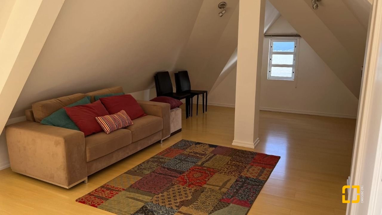 Casa de Condomínio com 392m², 8 quartos (sendo 4 suítes), 5 garagens, no bairro Cacupé em Florianópolis