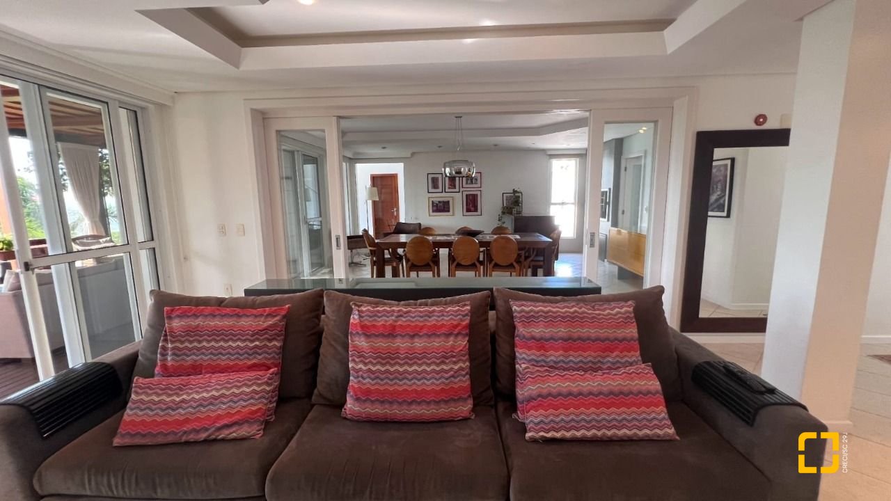 Casa de Condomínio com 392m², 8 quartos (sendo 4 suítes), 5 garagens, no bairro Cacupé em Florianópolis