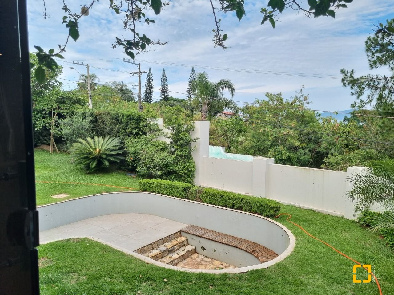 Casa de Condomínio com 392m², 8 quartos (sendo 4 suítes), 5 garagens, no bairro Cacupé em Florianópolis