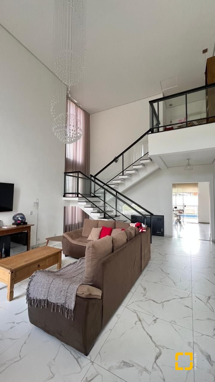 Casa de Condomínio com 384m², 6 quartos (sendo 3 suítes), 4 garagens, no bairro Rio Vermelho em Florianópolis