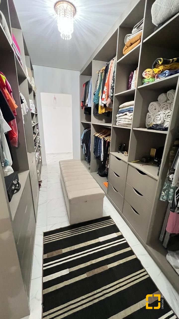 Casa de Condomínio com 384m², 6 quartos (sendo 3 suítes), 4 garagens, no bairro Rio Vermelho em Florianópolis