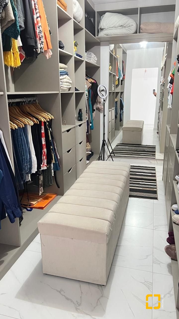 Casa de Condomínio com 384m², 6 quartos (sendo 3 suítes), 4 garagens, no bairro Rio Vermelho em Florianópolis