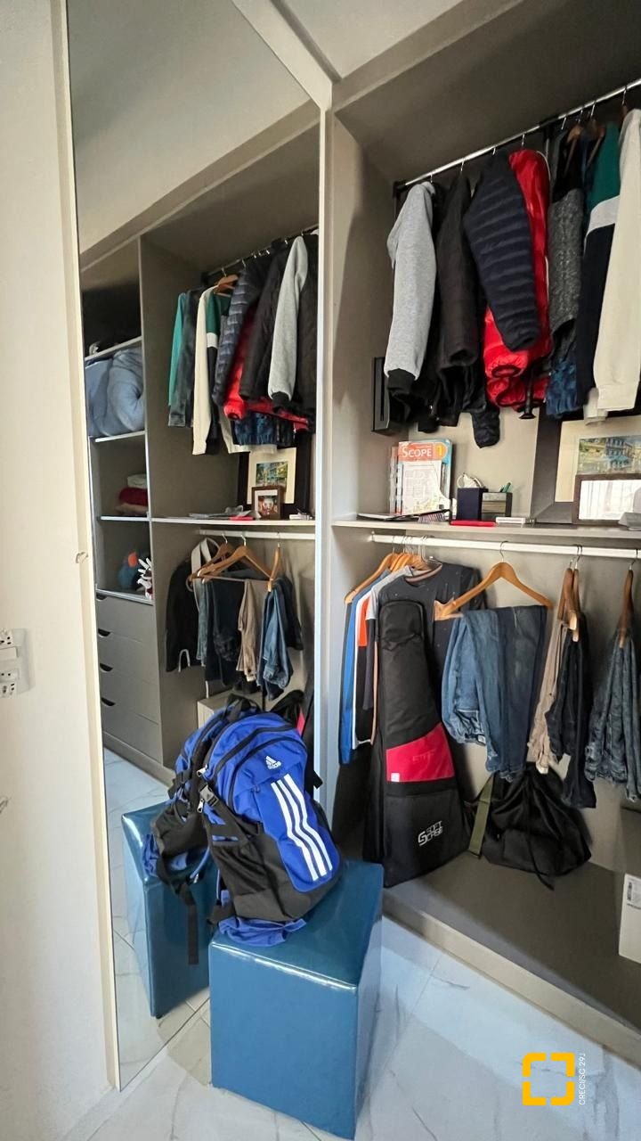 Casa de Condomínio com 384m², 6 quartos (sendo 3 suítes), 4 garagens, no bairro Rio Vermelho em Florianópolis