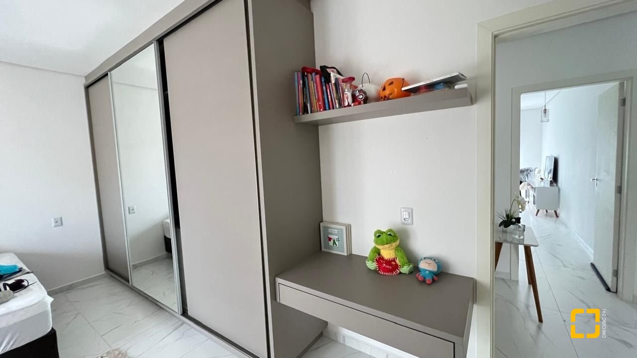 Casa de Condomínio com 384m², 6 quartos (sendo 3 suítes), 4 garagens, no bairro Rio Vermelho em Florianópolis