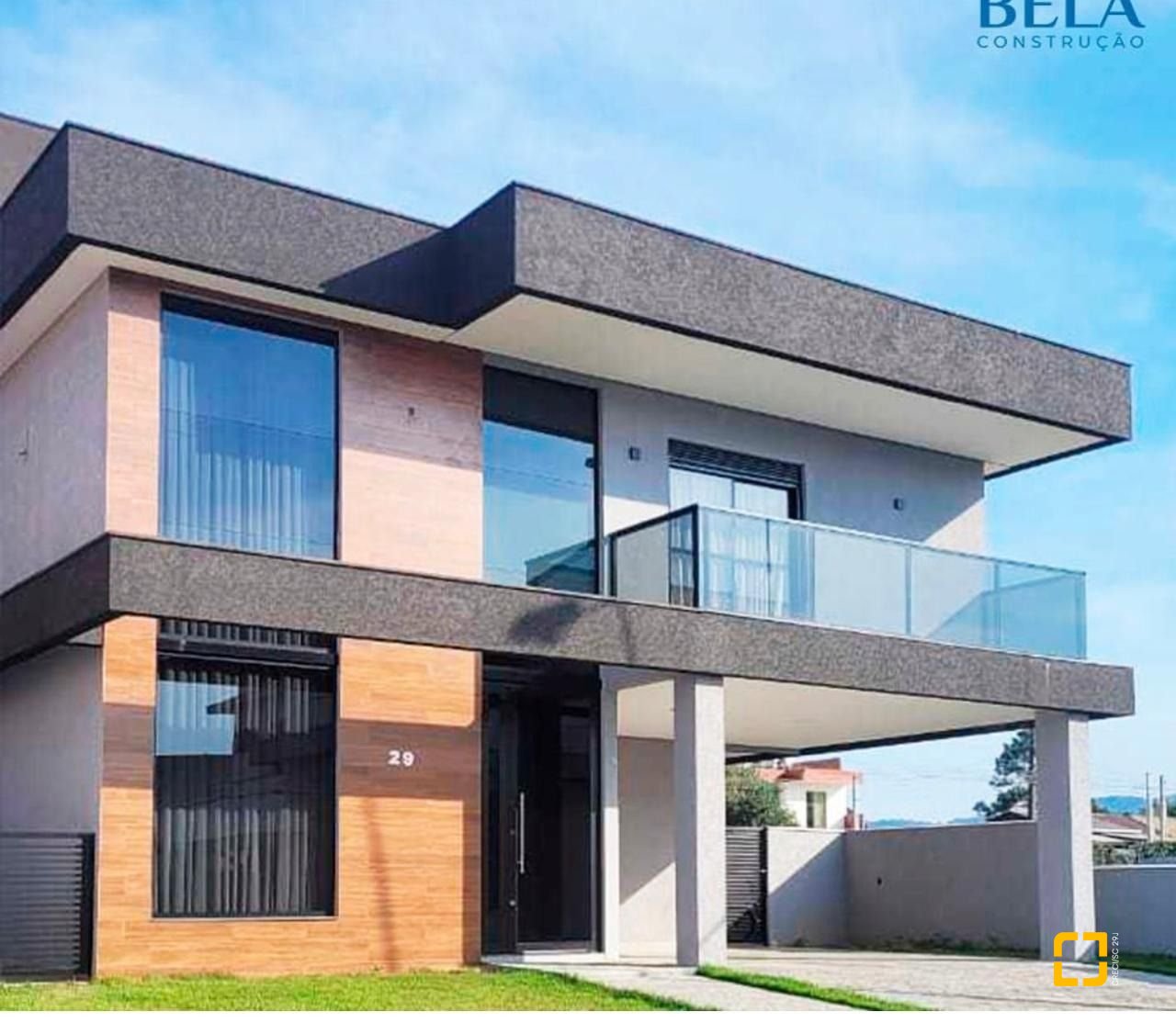 Casa de Condomínio com 384m², 6 quartos (sendo 3 suítes), 4 garagens, no bairro Rio Vermelho em Florianópolis