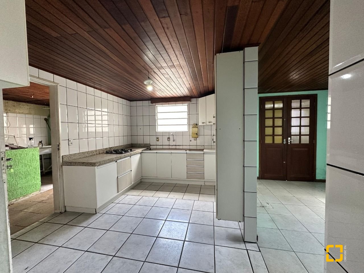Casa com 42m², 3 quartos (sendo 2 suítes), 4 garagens, no bairro Forquilhinhas em São José