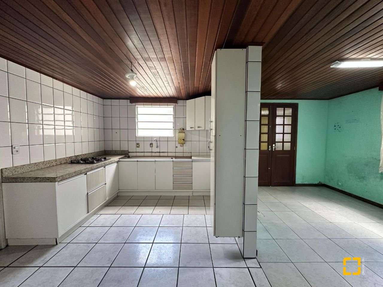 Casa com 42m², 3 quartos (sendo 2 suítes), 4 garagens, no bairro Forquilhinhas em São José