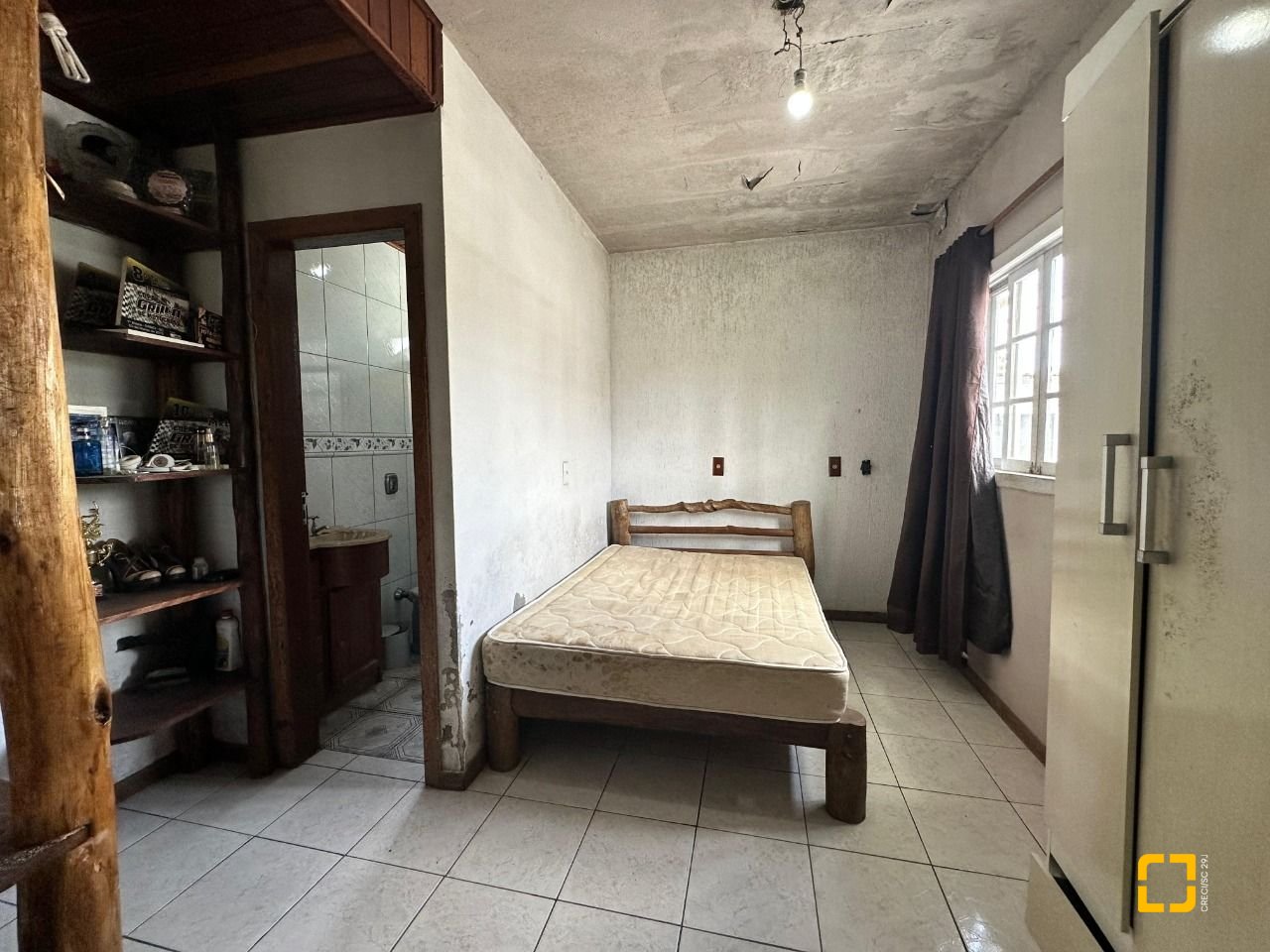 Casa com 42m², 3 quartos (sendo 2 suítes), 4 garagens, no bairro Forquilhinhas em São José