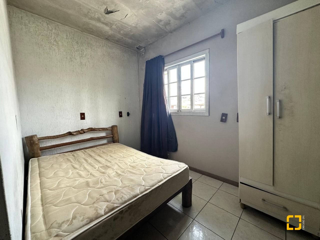 Casa com 42m², 3 quartos (sendo 2 suítes), 4 garagens, no bairro Forquilhinhas em São José