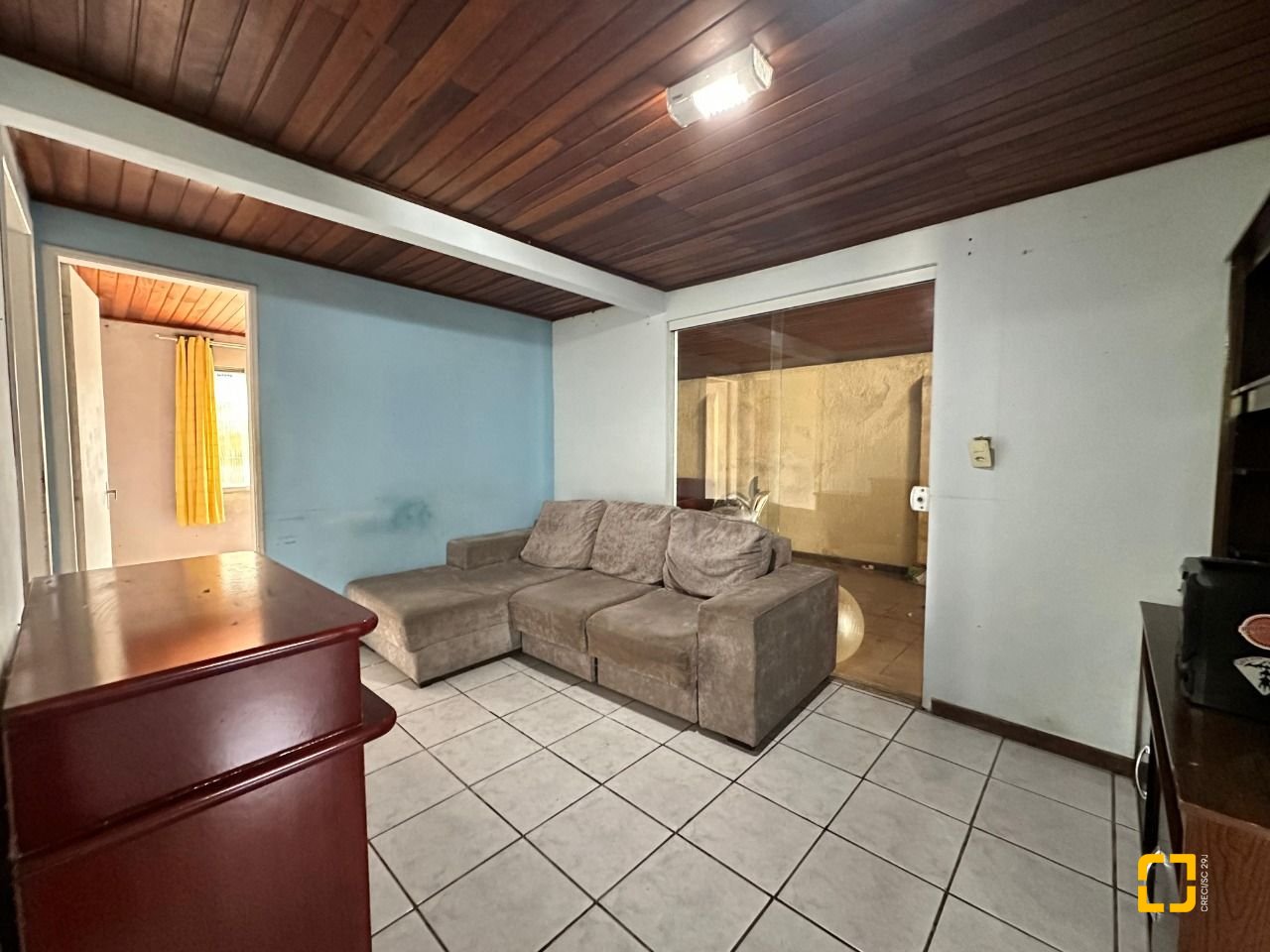 Casa com 42m², 3 quartos (sendo 2 suítes), 4 garagens, no bairro Forquilhinhas em São José