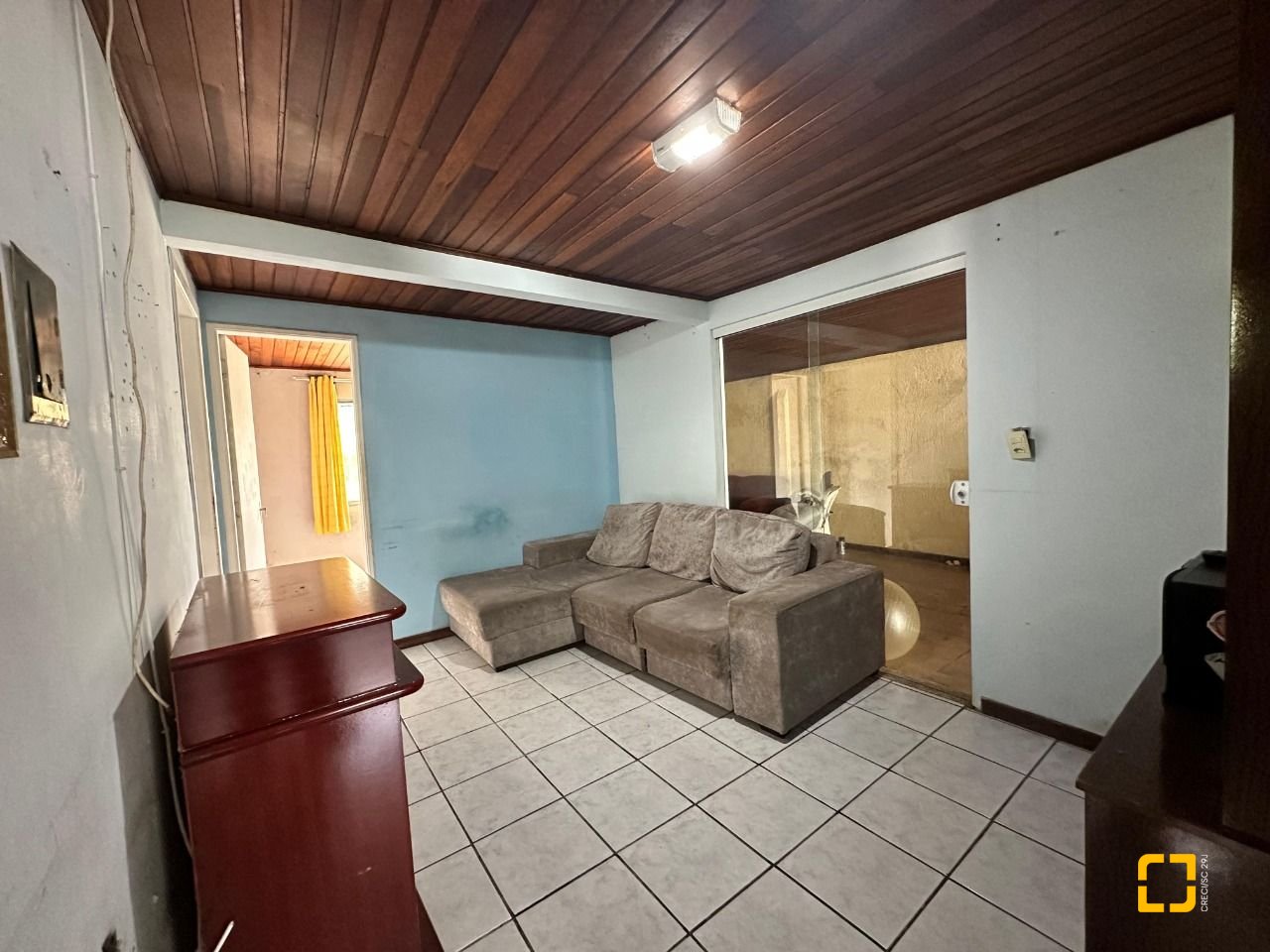 Casa com 42m², 3 quartos (sendo 2 suítes), 4 garagens, no bairro Forquilhinhas em São José