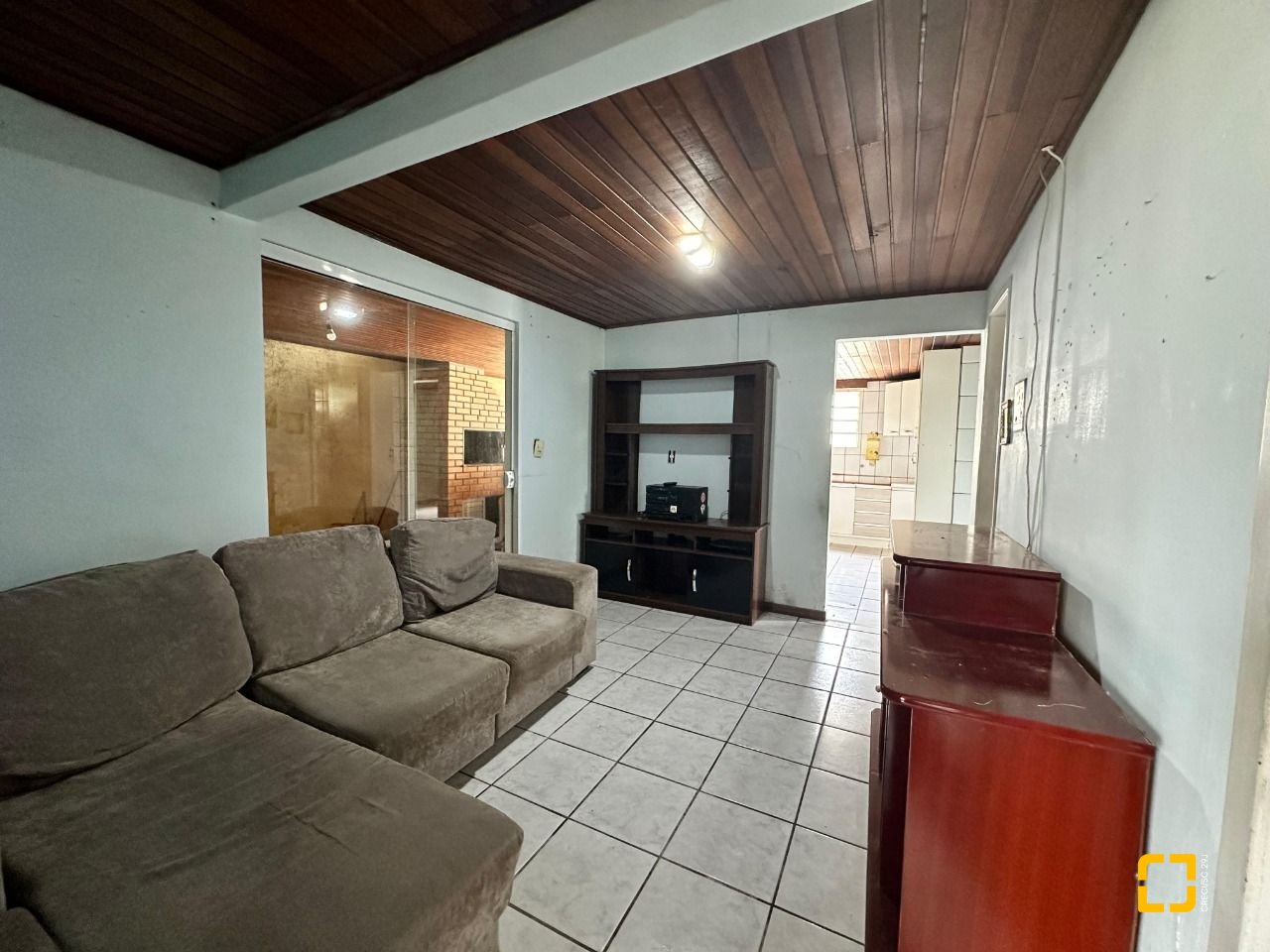 Casa com 42m², 3 quartos (sendo 2 suítes), 4 garagens, no bairro Forquilhinhas em São José