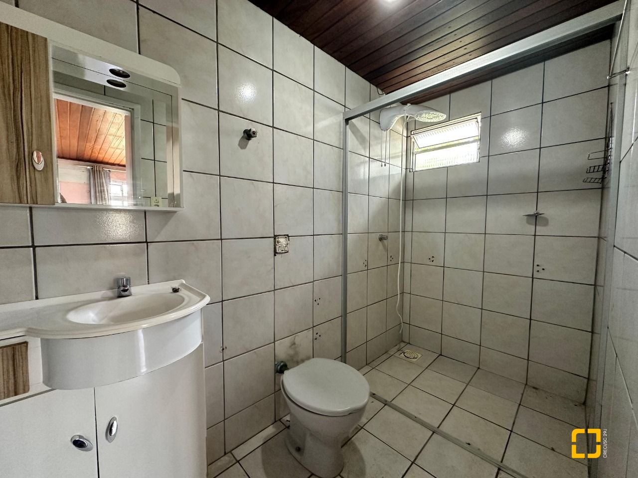 Casa com 42m², 3 quartos (sendo 2 suítes), 4 garagens, no bairro Forquilhinhas em São José