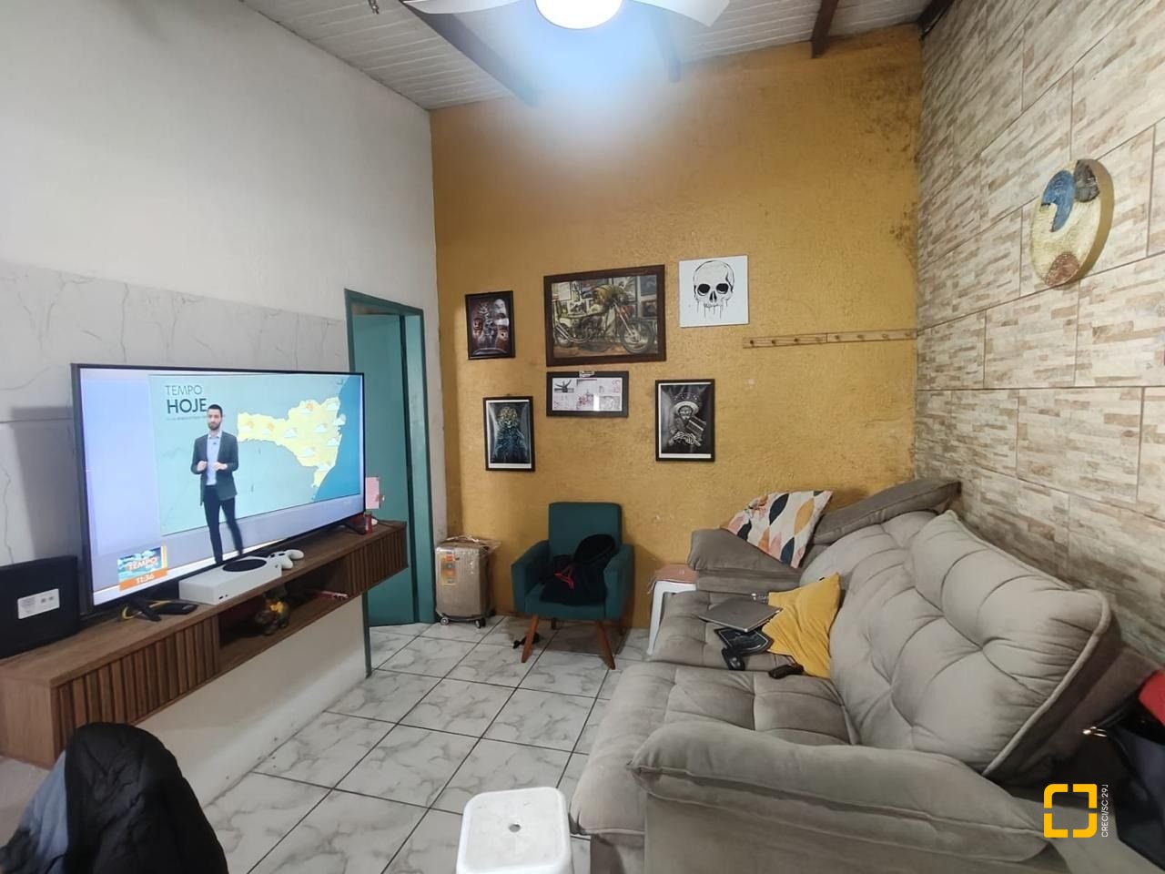 Casa com 42m², 3 quartos (sendo 2 suítes), 4 garagens, no bairro Forquilhinhas em São José
