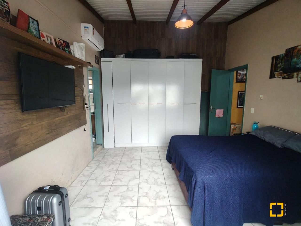 Casa com 42m², 3 quartos (sendo 2 suítes), 4 garagens, no bairro Forquilhinhas em São José