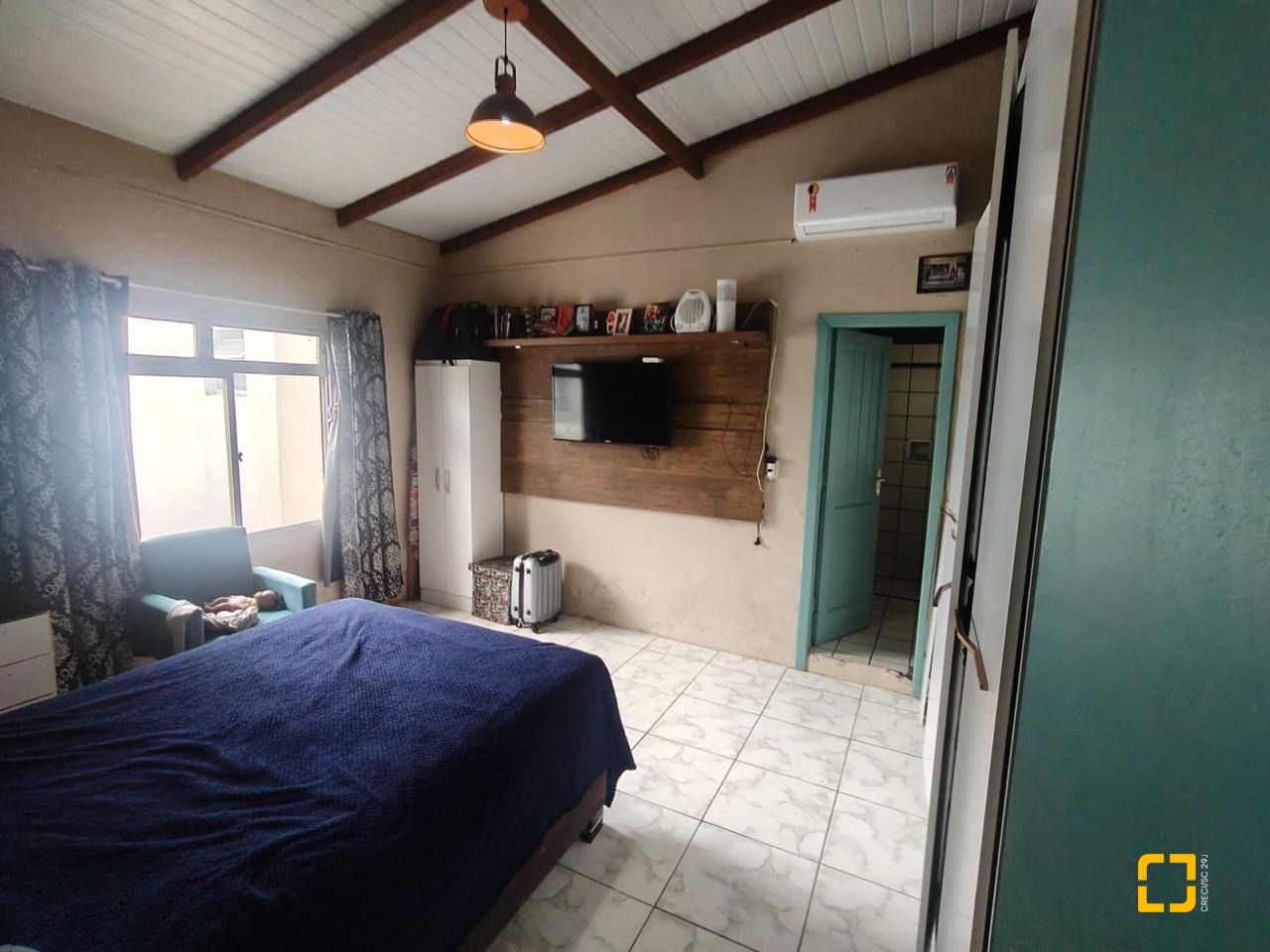 Casa com 42m², 3 quartos (sendo 2 suítes), 4 garagens, no bairro Forquilhinhas em São José