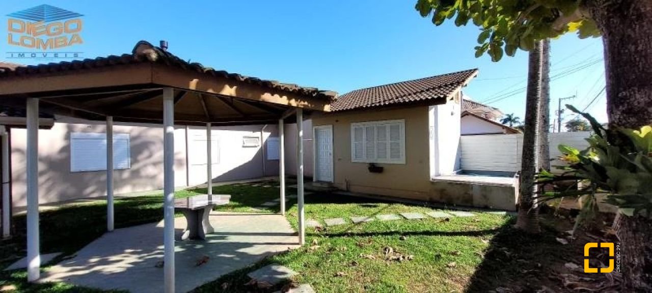 Casa com 420m², 6 quartos (sendo 2 suítes), 3 garagens, no bairro Ponta das Canas em Florianópolis