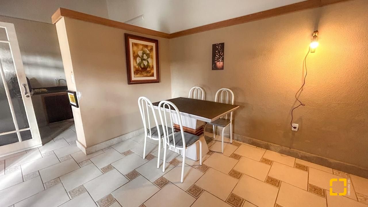 Casa com 420m², 6 quartos (sendo 2 suítes), 3 garagens, no bairro Ponta das Canas em Florianópolis