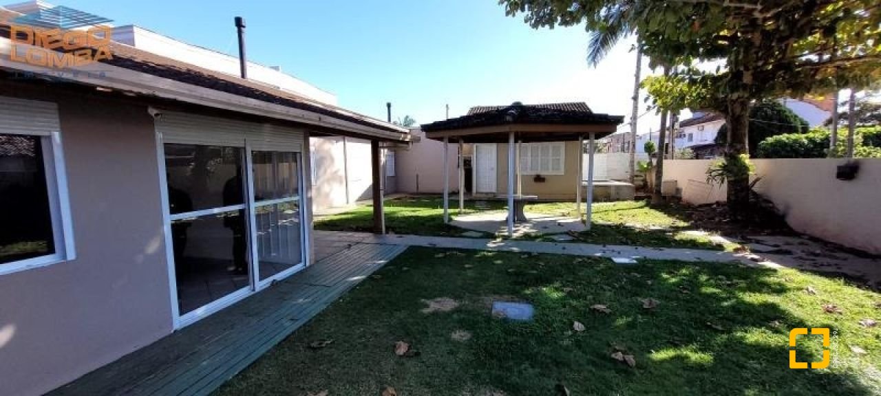 Casa com 420m², 6 quartos (sendo 2 suítes), 3 garagens, no bairro Ponta das Canas em Florianópolis