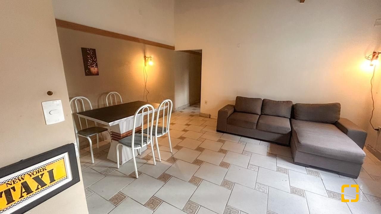 Casa com 420m², 6 quartos (sendo 2 suítes), 3 garagens, no bairro Ponta das Canas em Florianópolis