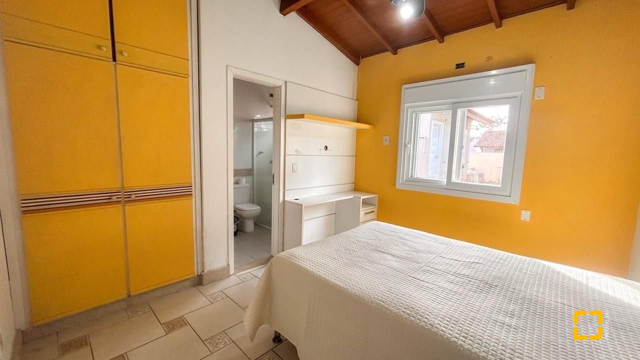 Casa com 420m², 6 quartos (sendo 2 suítes), 3 garagens, no bairro Ponta das Canas em Florianópolis