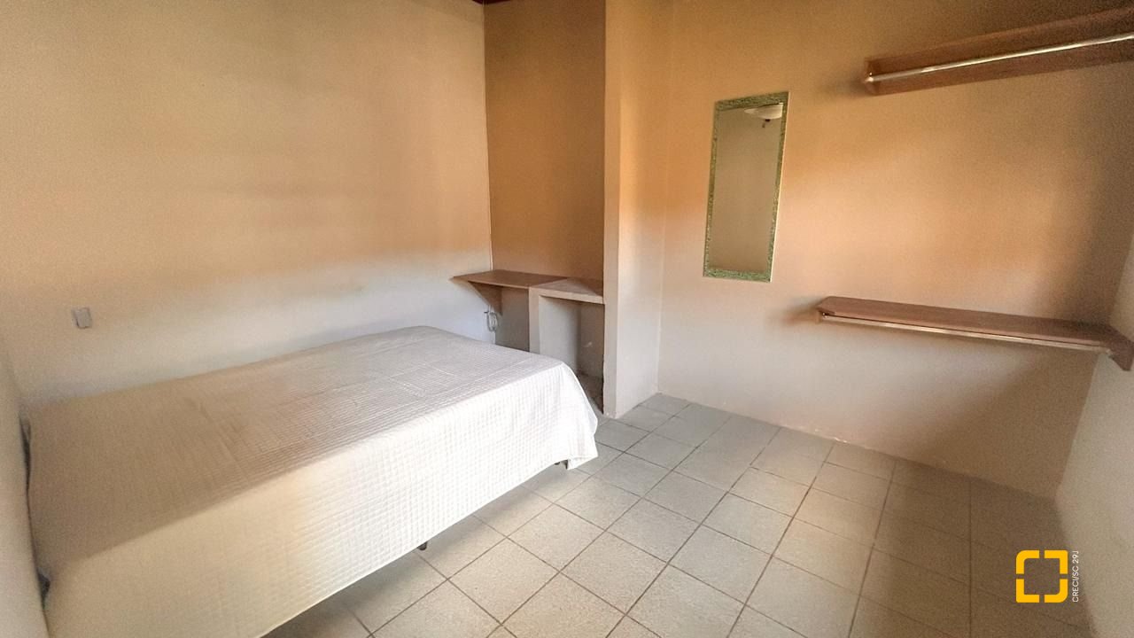 Casa com 420m², 6 quartos (sendo 2 suítes), 3 garagens, no bairro Ponta das Canas em Florianópolis